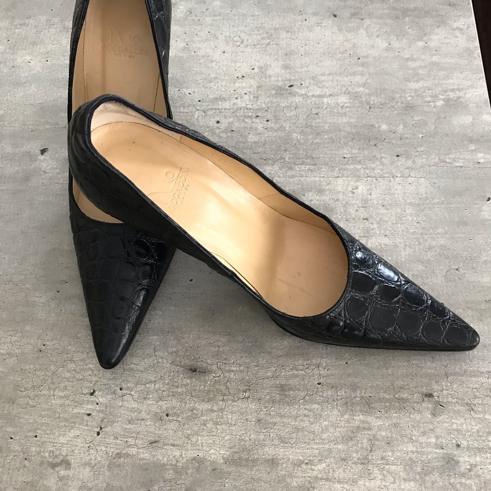 Black leather croc pattern Italian classic pump heel, faux croc pattern leather